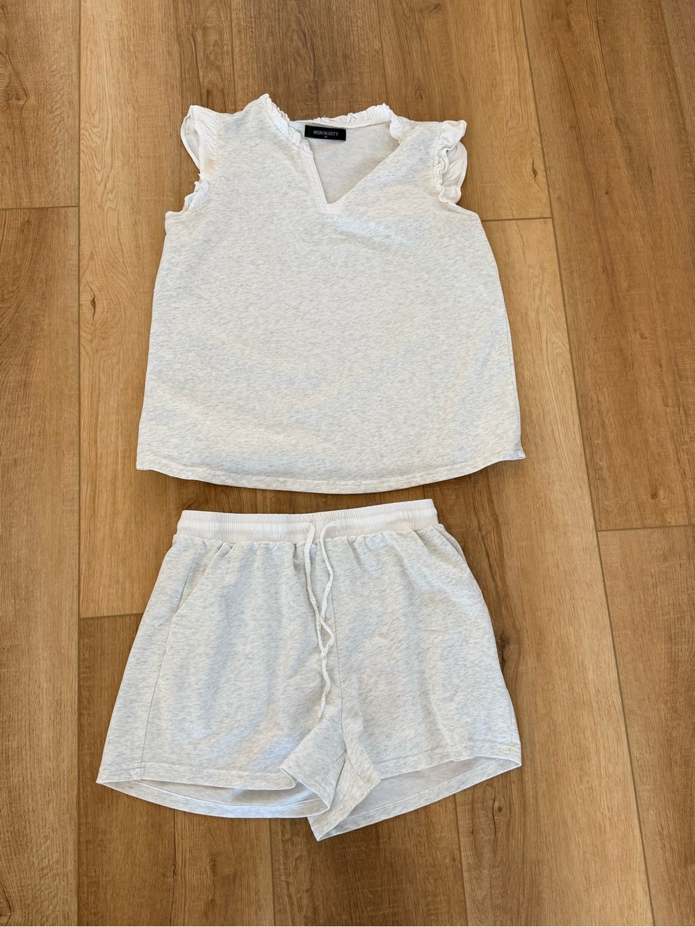 Gray T shirt material set with ruffle